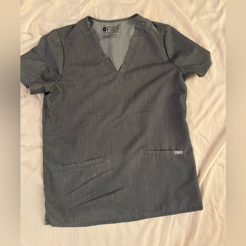 Figs scrubs Grey casma three-pocket small top - style #fw1100,RN#142256,po #1517